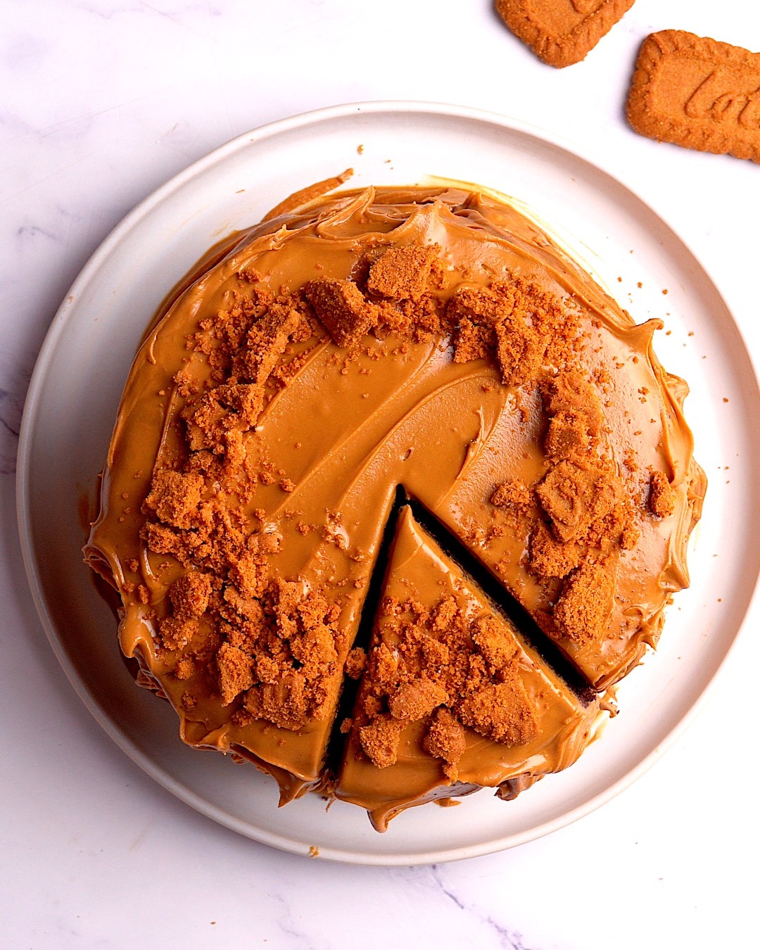 Chocolate Biscoff Cake Only 6 Ingredients Ems Foodie Fix