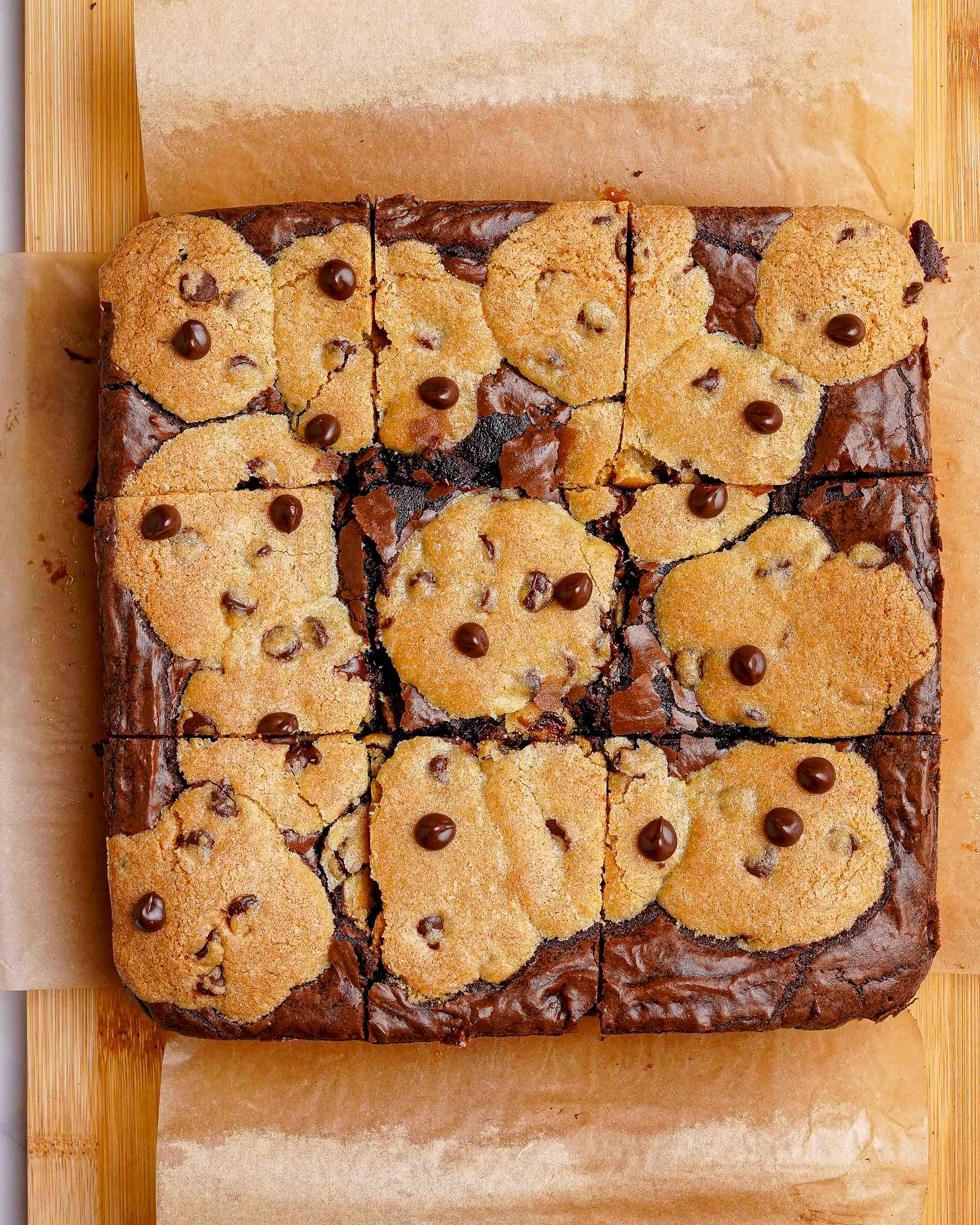 Snickers brookies- peanut caramel filling