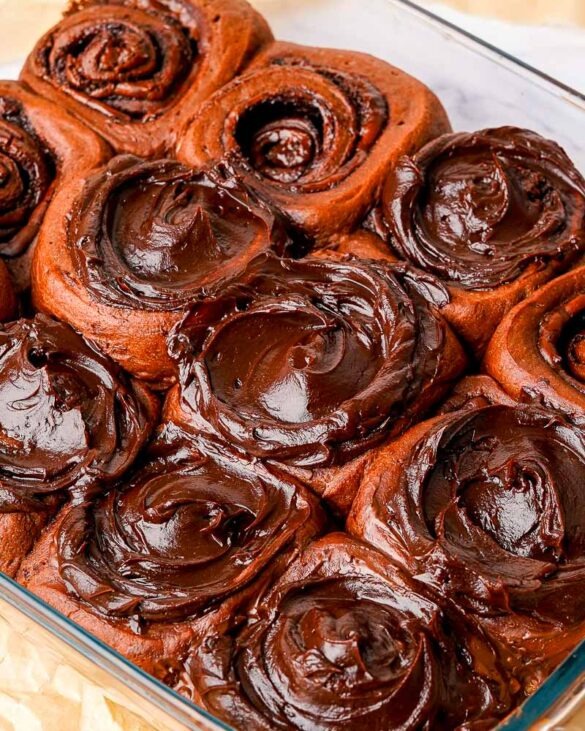 Triple-chocolate-cinnamon-rolls