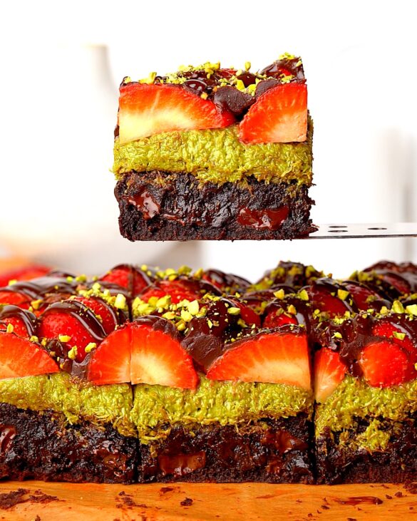 Viral Dubai Strawberry brownies
