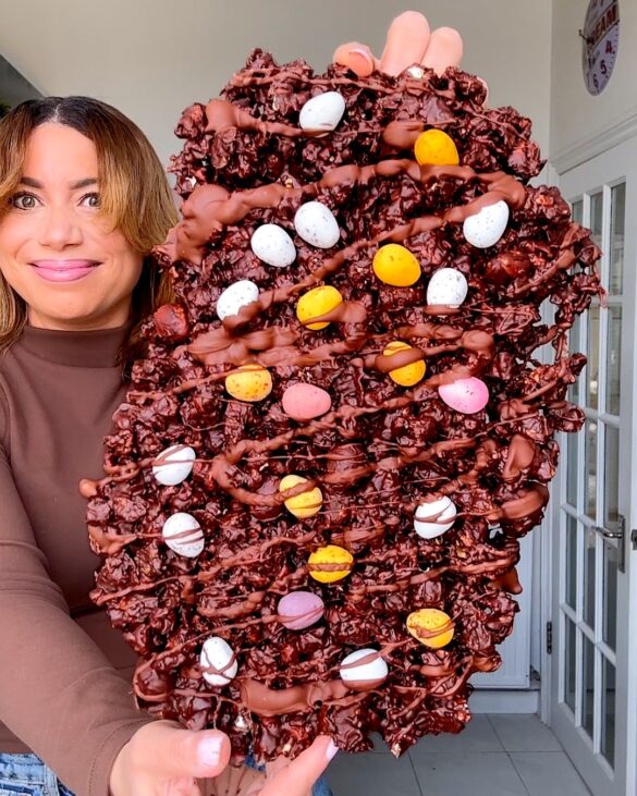 Mini egg crunch bark for eater.
