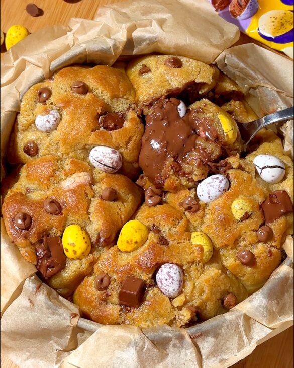 Viral Mini Eggs Cookie Tin with nutella inside.