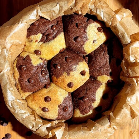 Scoopable-Cookie-Tin-Recipe.JPG Scoopable cookie tin with chocolate vanilla cookie dough balls.
