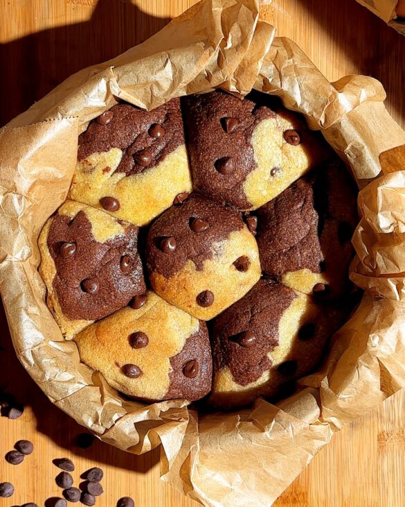 Scoopable cookie tin with chocolate vanilla cookie dough balls.